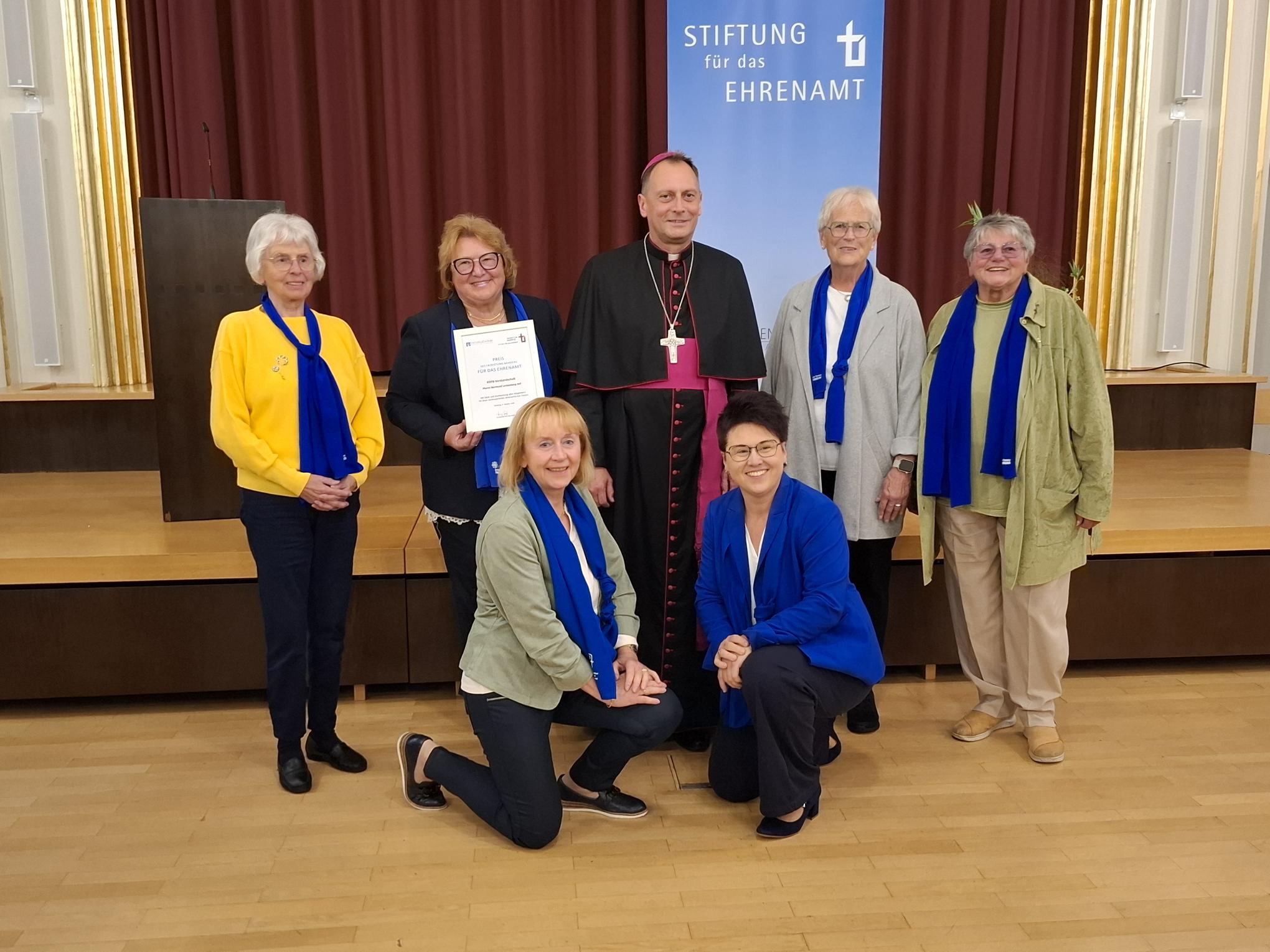 KDFB Ehrung durch EB Gösl -Vorstandschaft