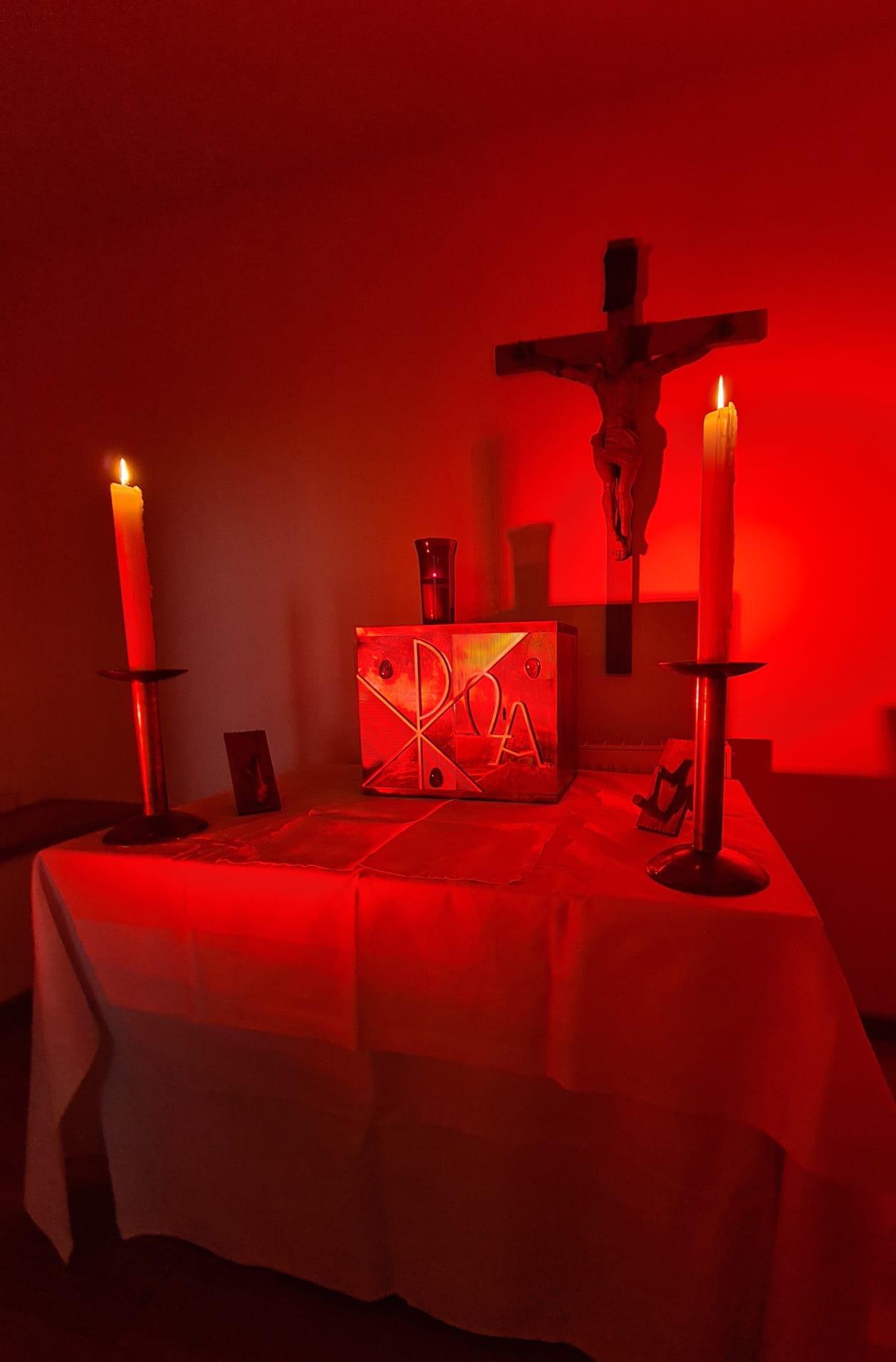 Anbetung in der Seitenkapelle