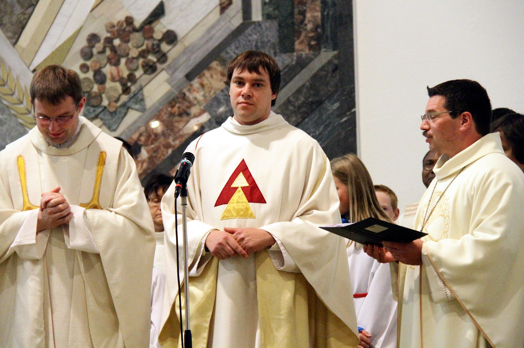 Einführung durch den Dekan Joachim Cibura und Pfarrer Holger Fiedler Am Altar