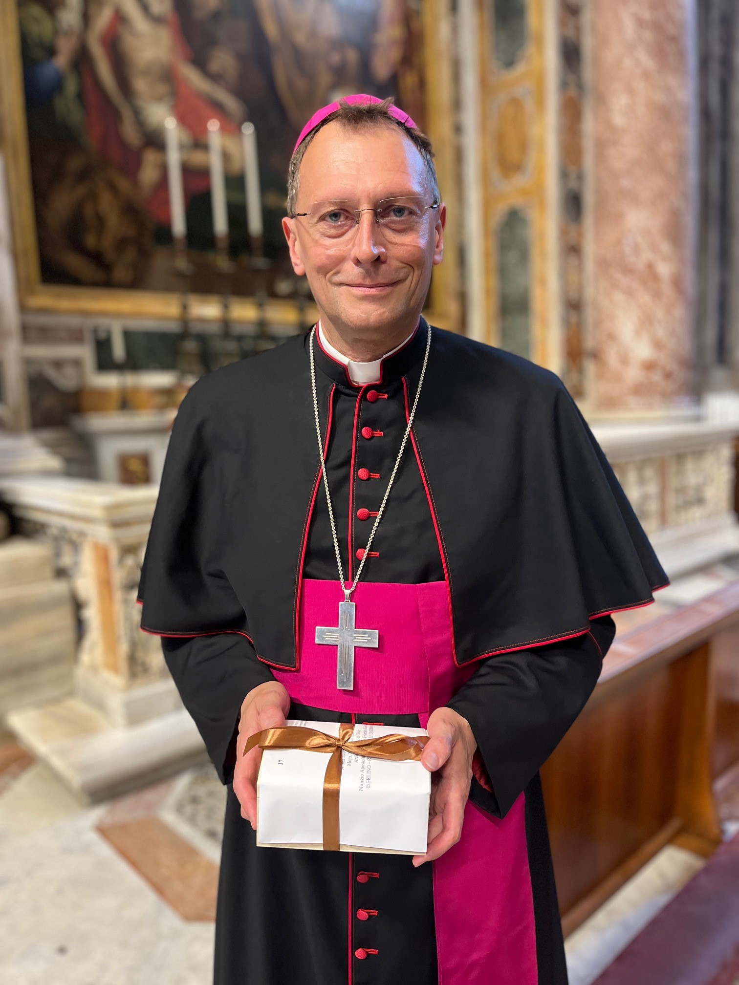 Erzbischof Herwig Gössl erhält das Pallium in Rom