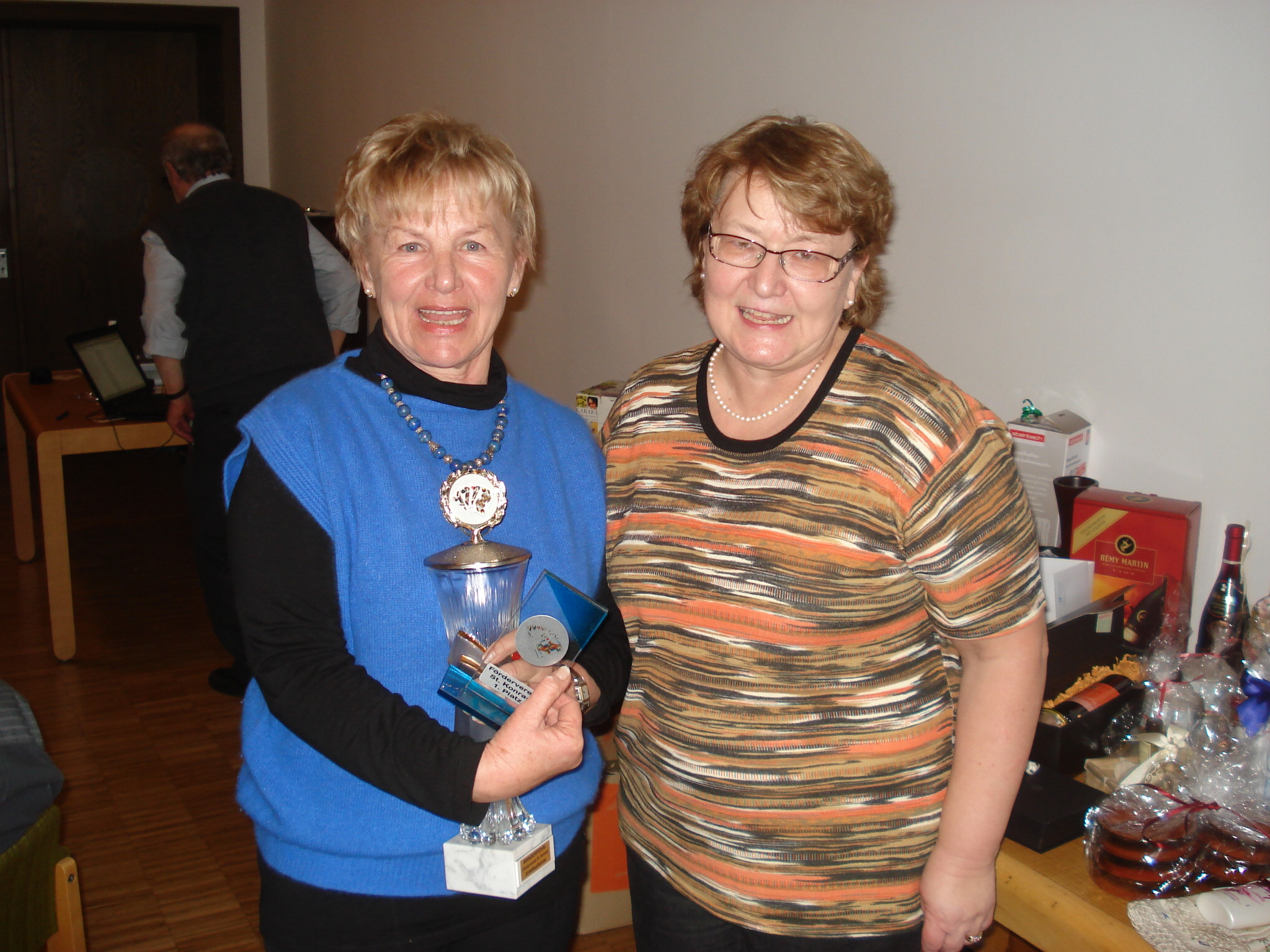 Frau gewinnt