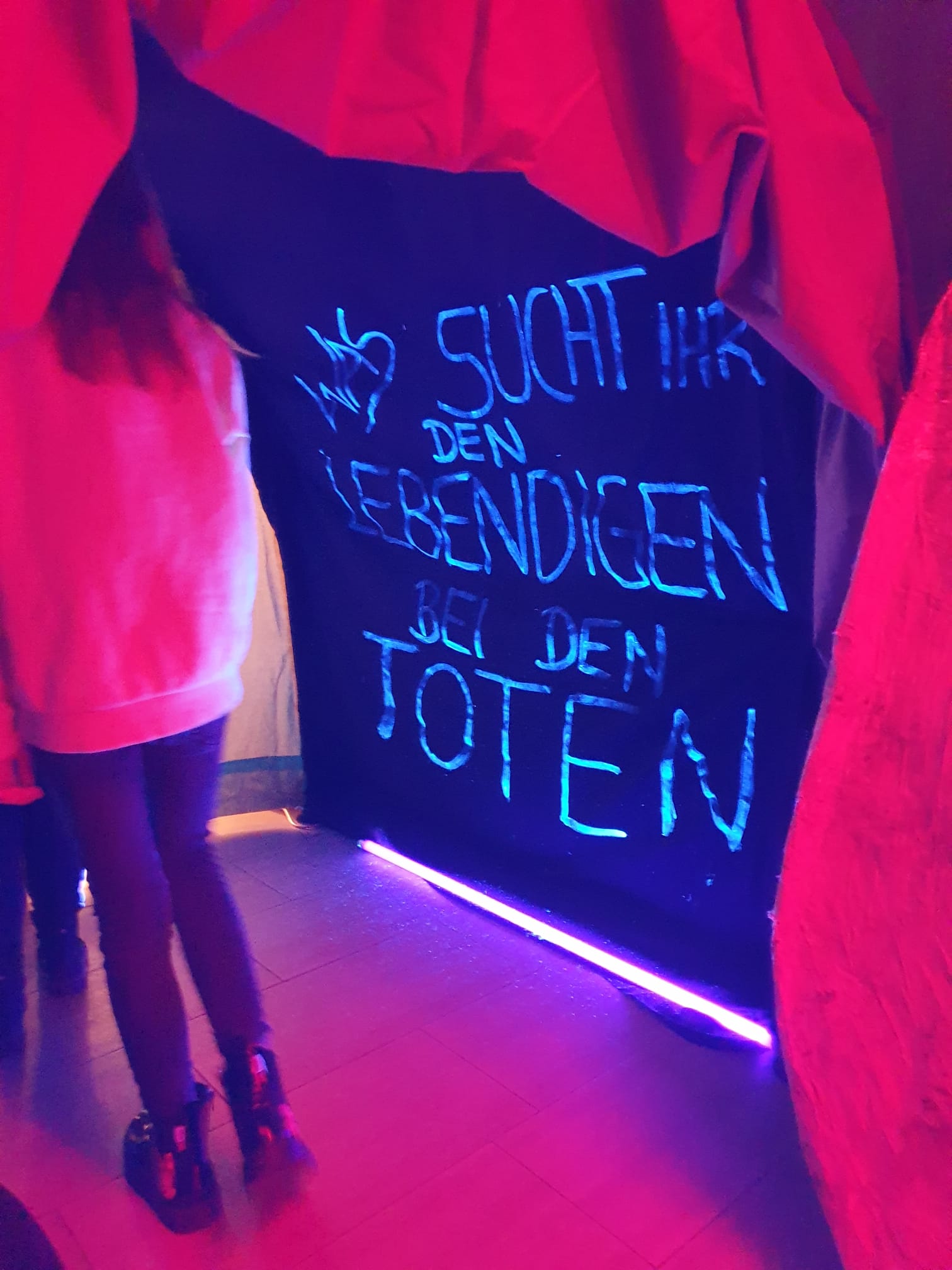 Grundschüler besuchen Ostergarten