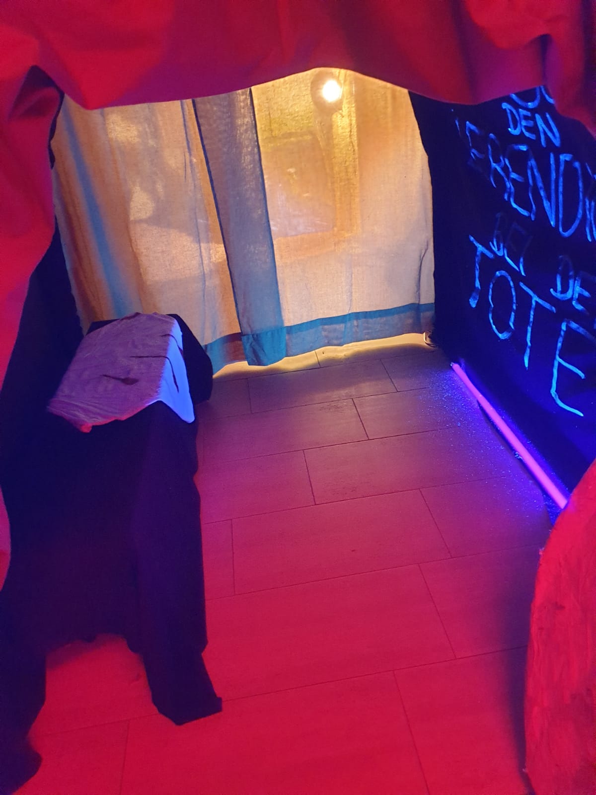 Grundschüler besuchen Ostergarten