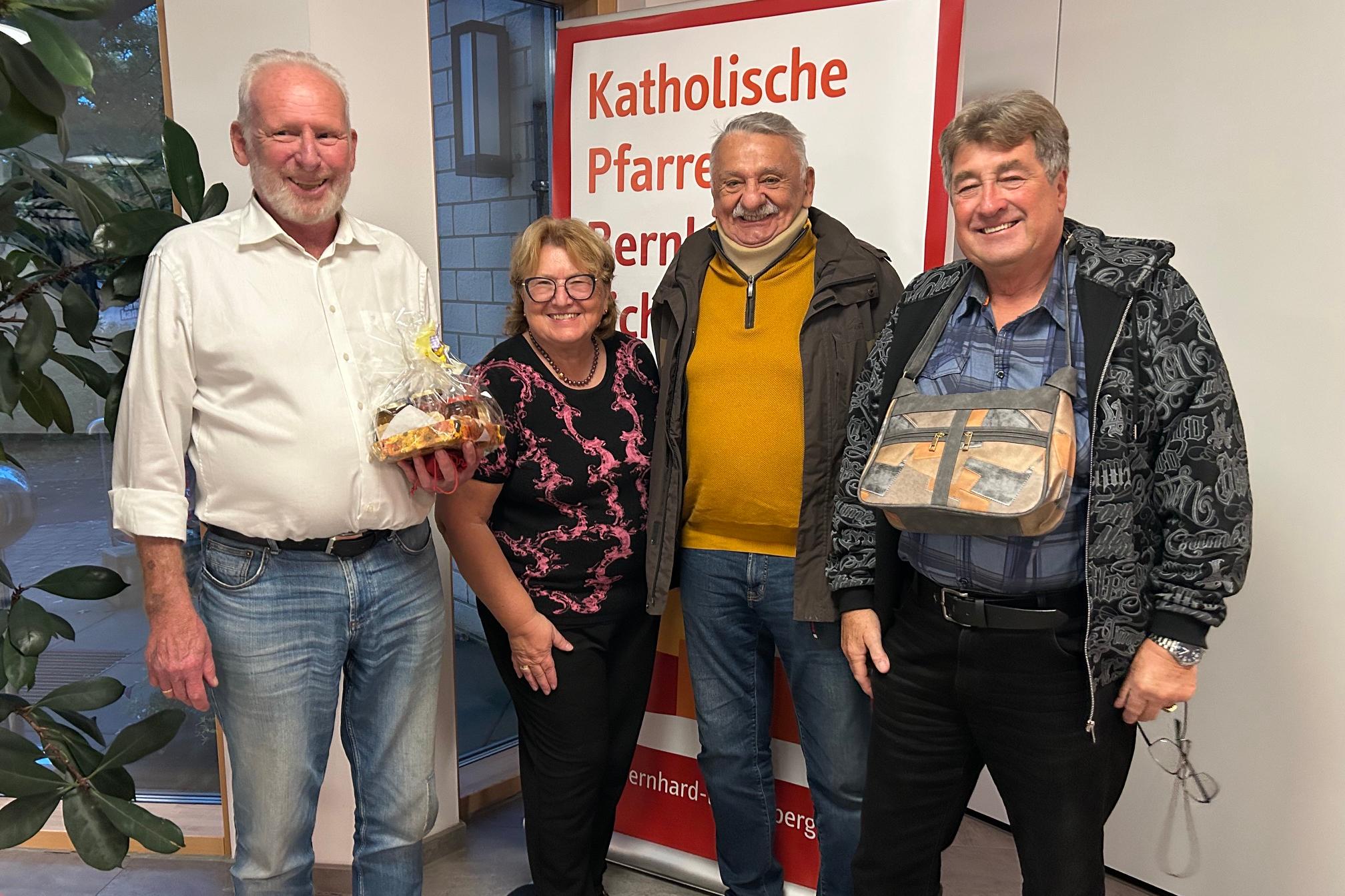 Von links nach rechts: zweitplatzierter Gert Oehler, Sieglinde Palitza vom Förderverein, Dritter Bregrad Popp, Sieger Wolfgang Greger