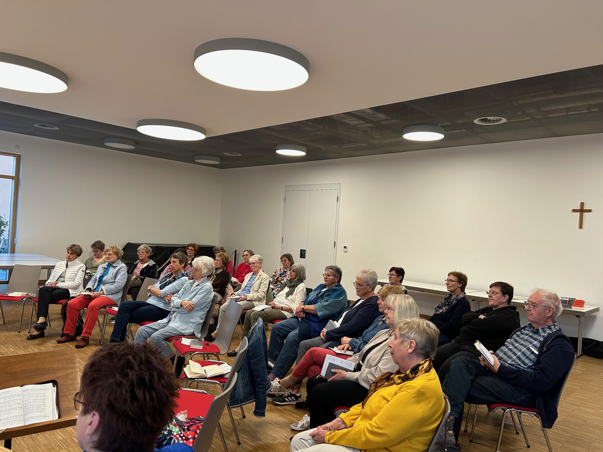 KDFB20250429—zuhörende