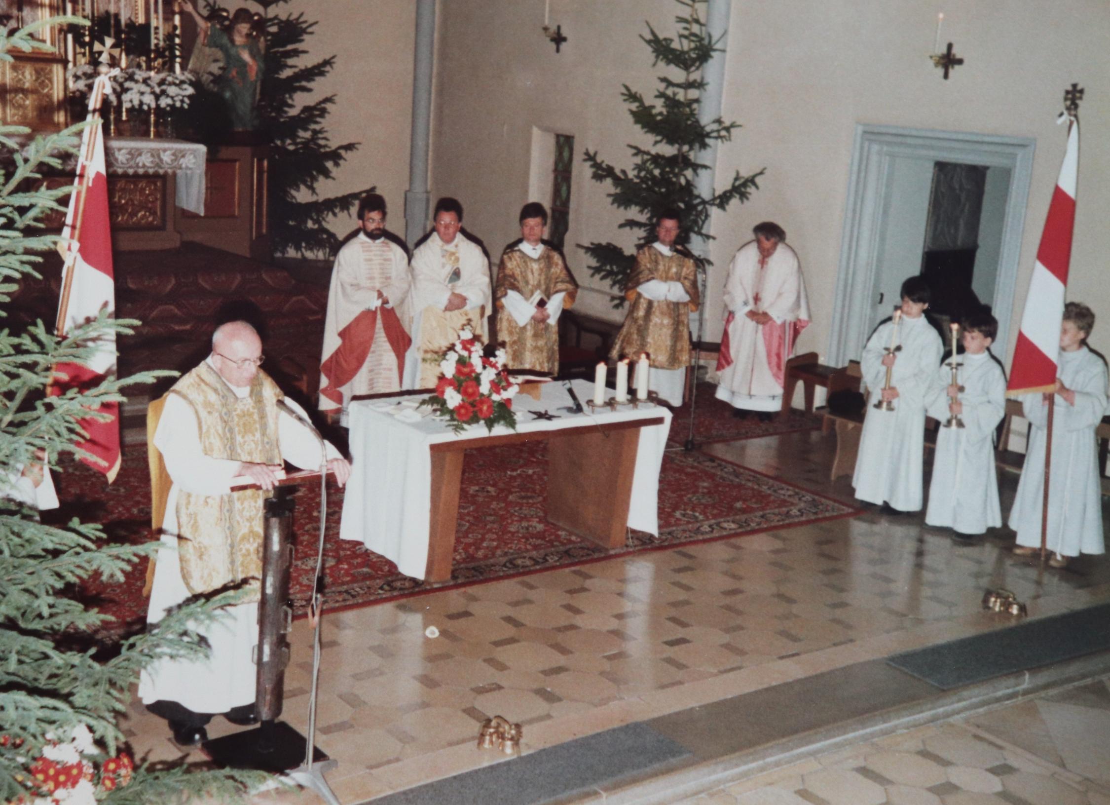 Neues Steinpult für Evangeliar St. Konrad