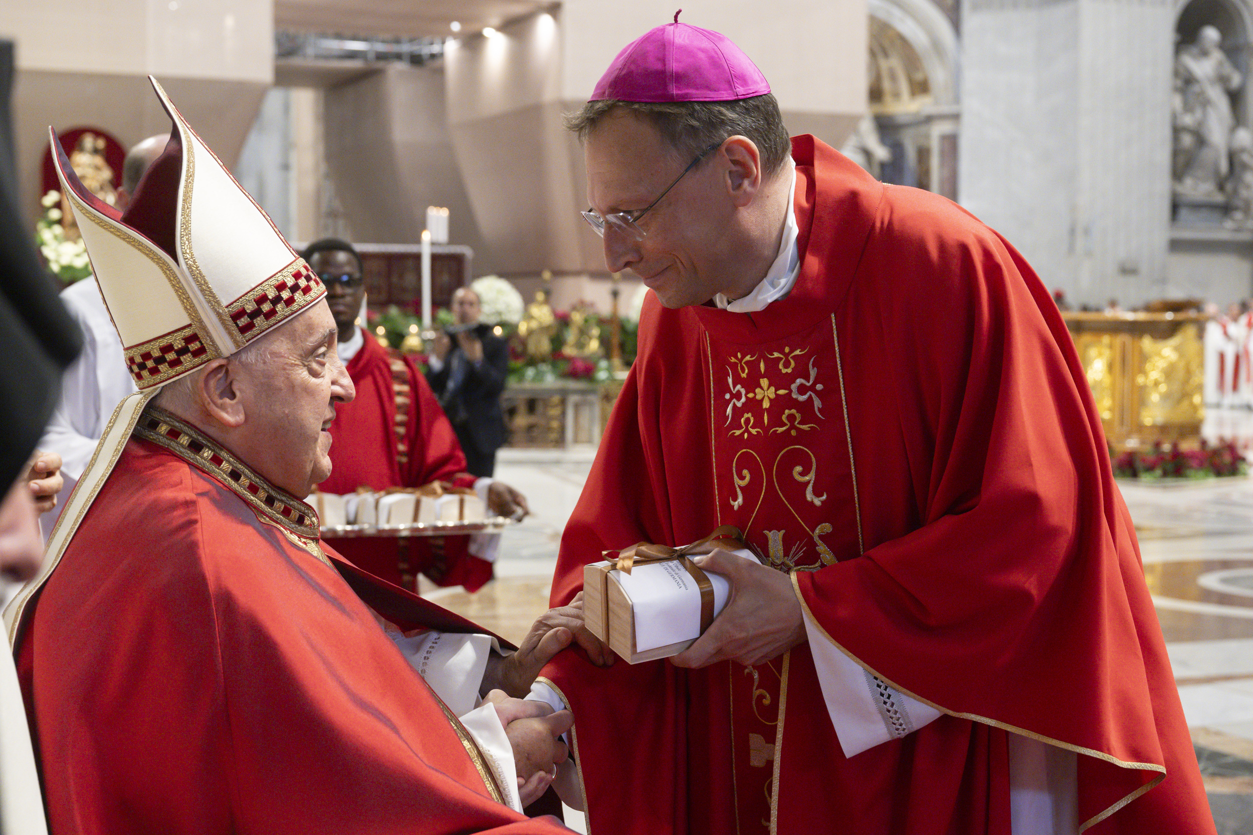 Pallium_Vatican_Media