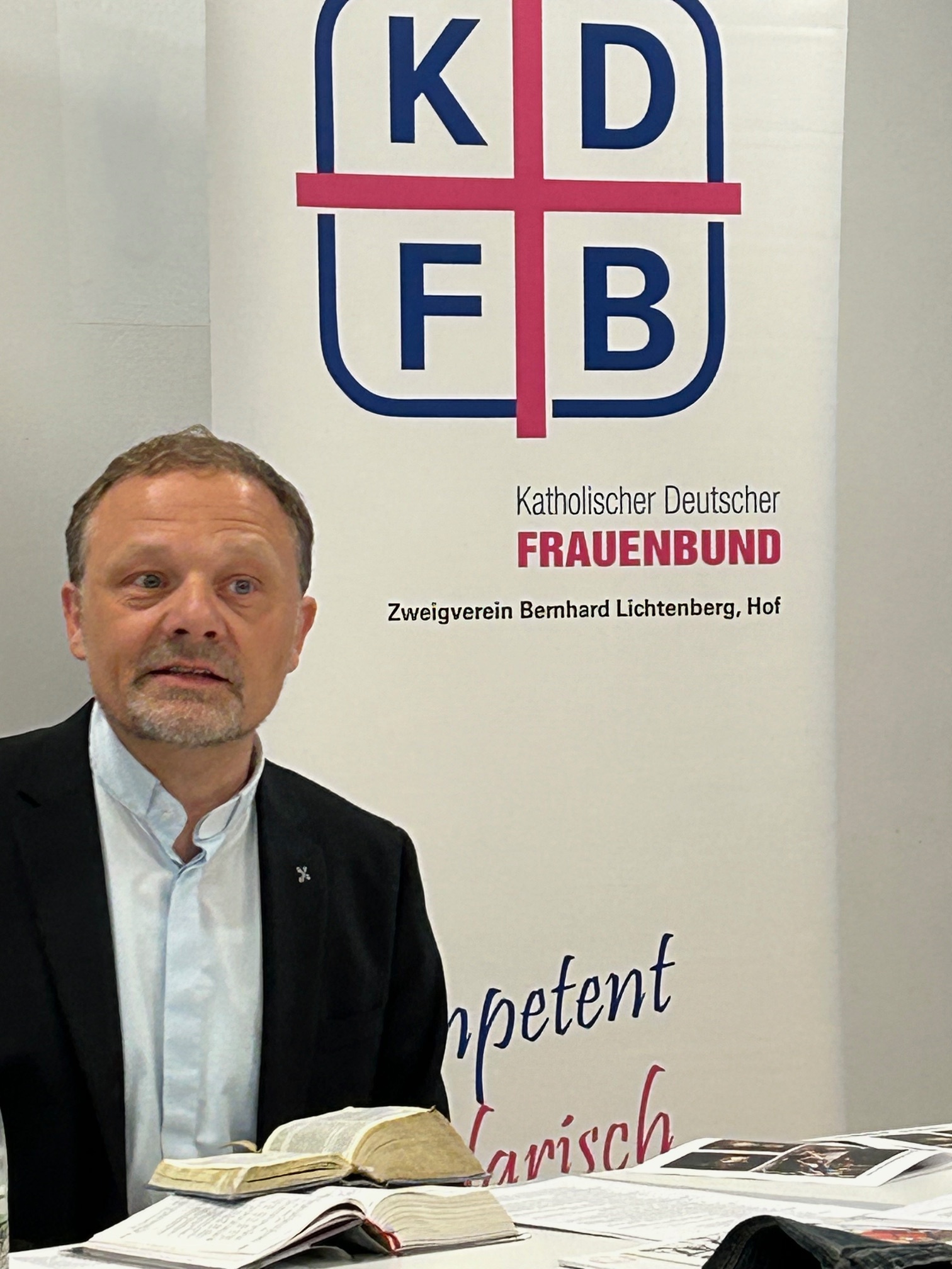 Pfarradministrator Dieter Jung bei seinem Impulsreferat KDFB—20250429—Vortrag