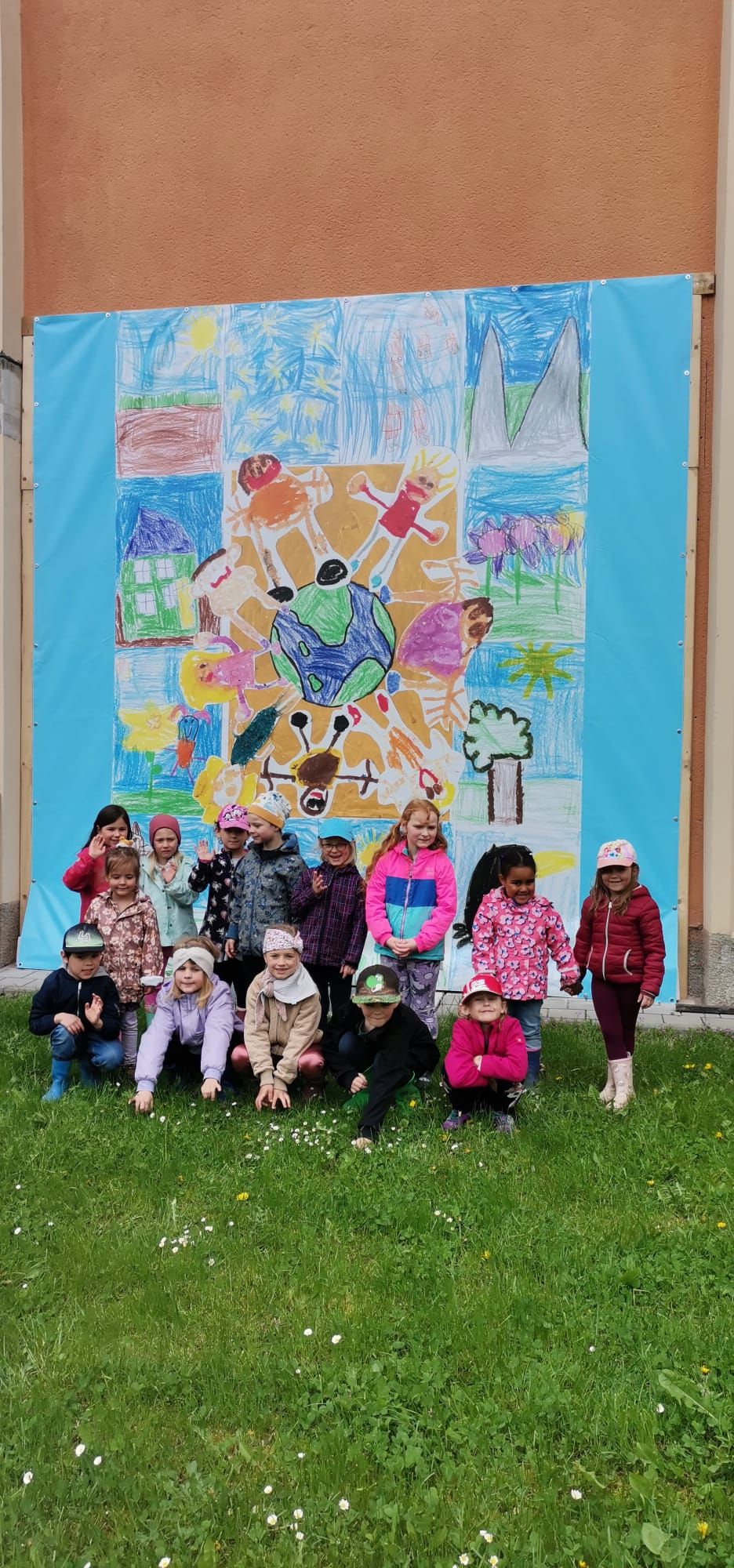 Plakat für die Kirche: 'Du hast uns deine Welt geschenkt'