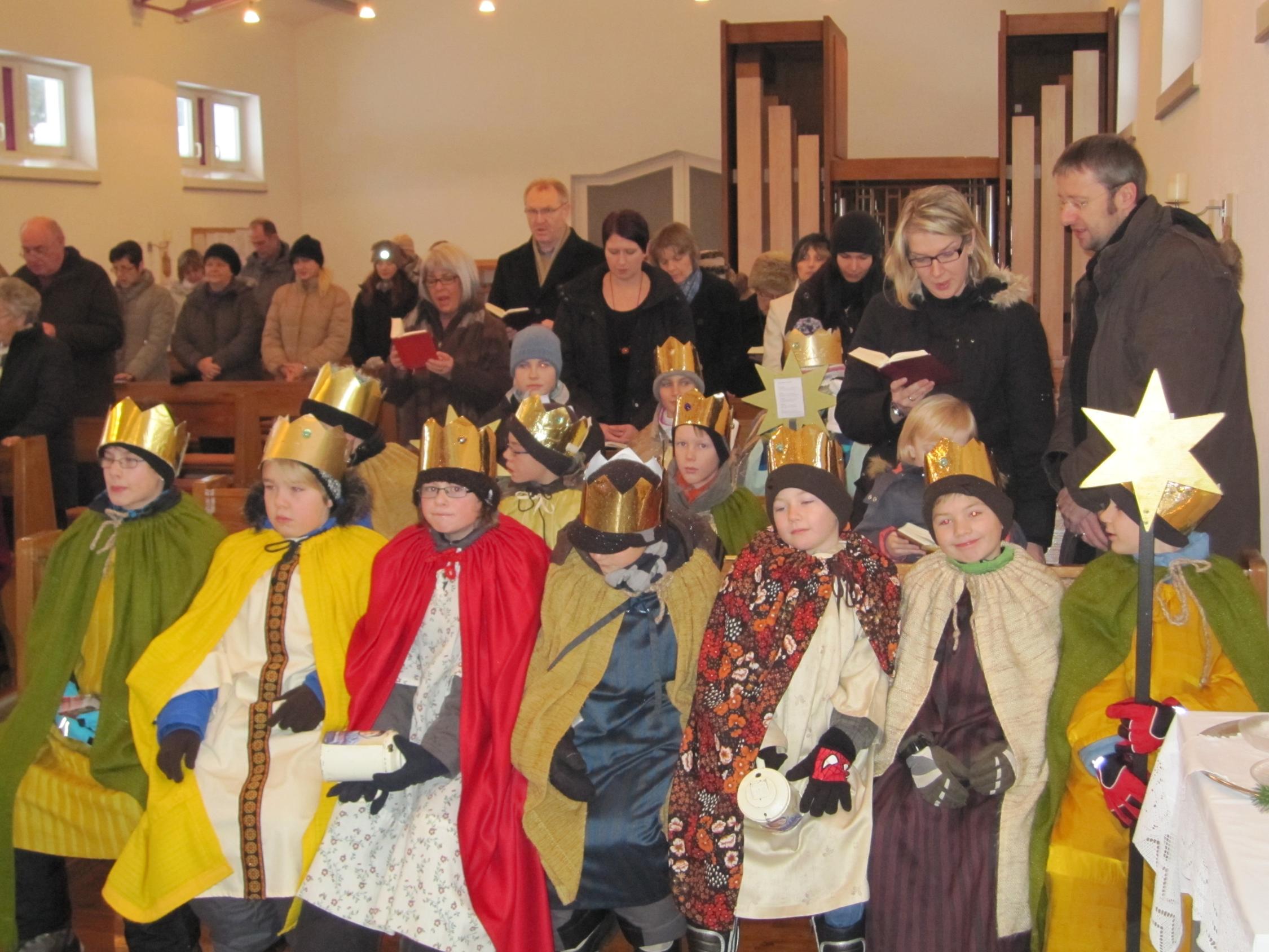 Sternsinger in der Kirche