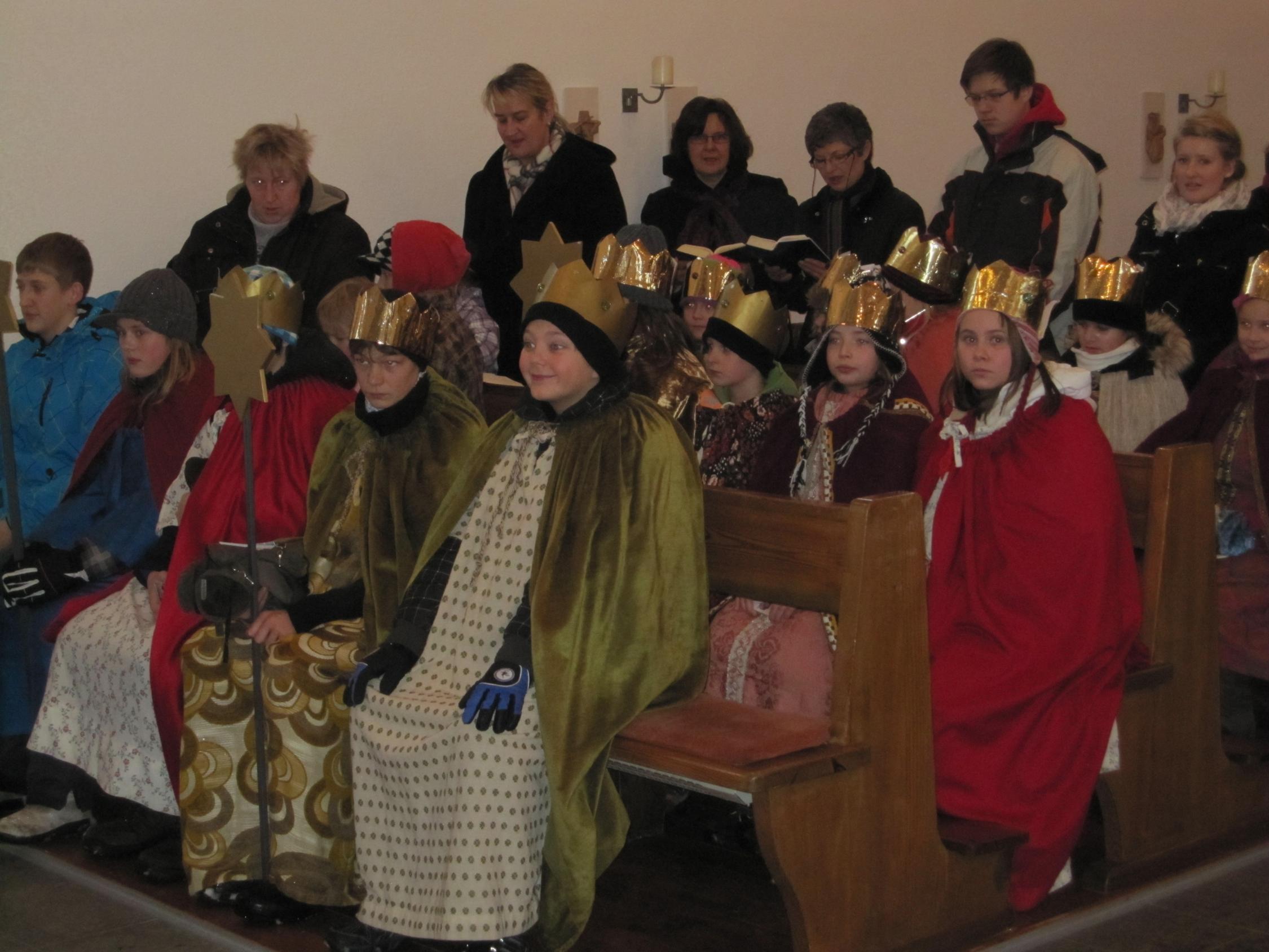 Sternsinger in der Kirche