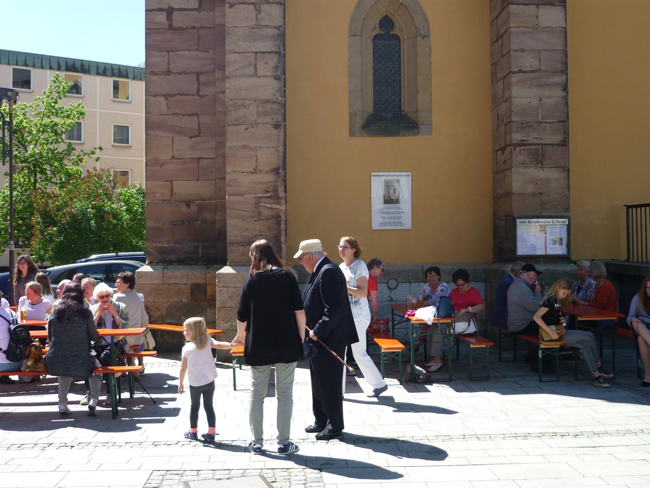 Wärschtlamänner vor der Marienkirche