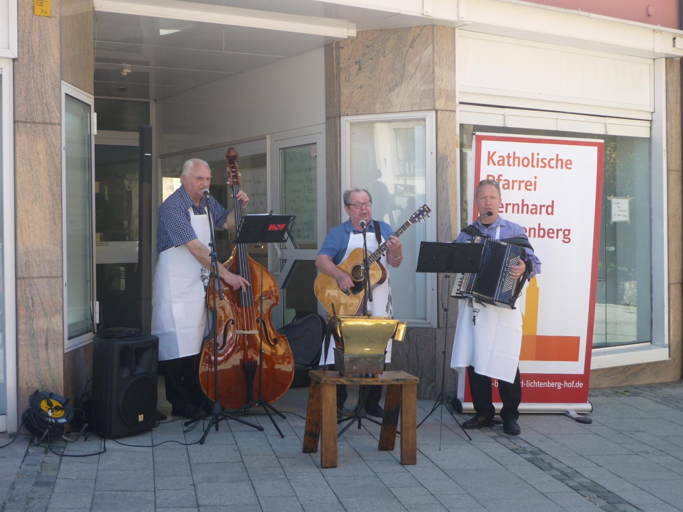Wärschtlamänner vor der Marienkirche
