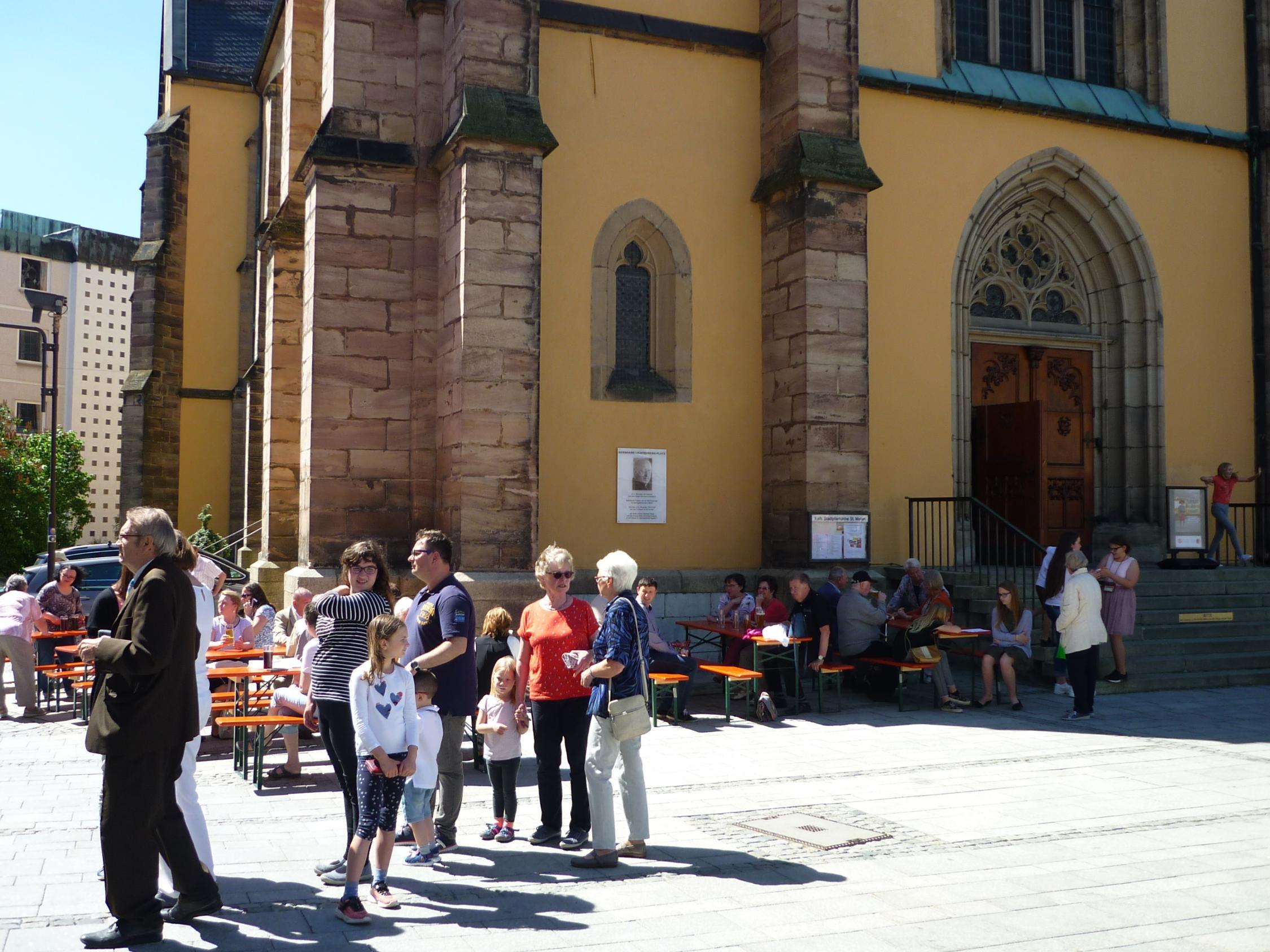 Wärschtlamänner vor der Marienkirche
