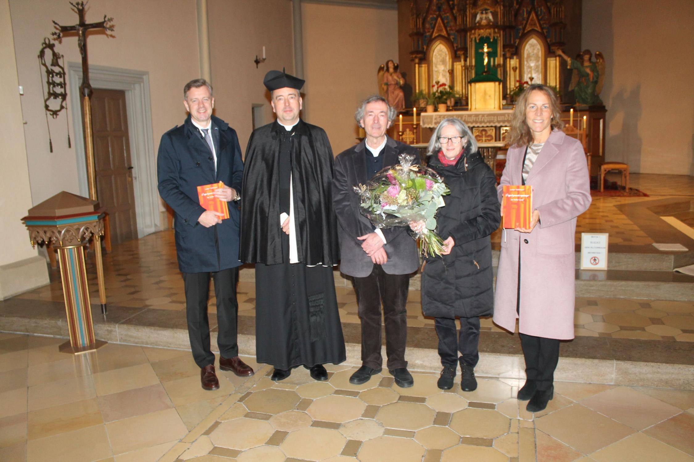 von links: Landrat Dr. Oliver Bär, Dekan Andreas Seliger, Drs. Ludger und Barbara Stühlmeyer, Oberbürgermeisterin Eva Döhla Orgelspaziergänge 11.10.2025
